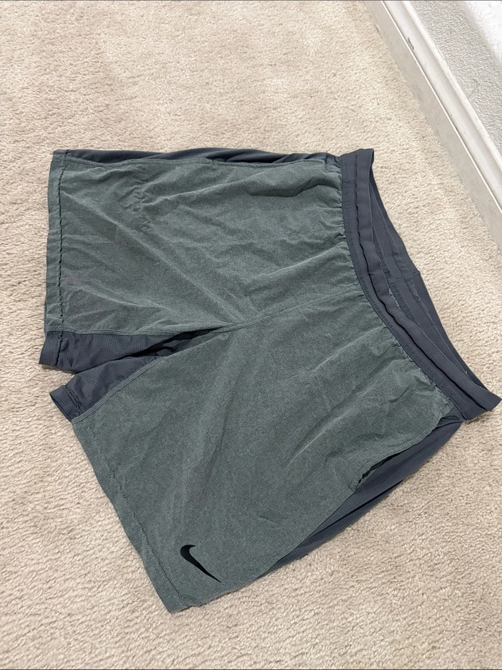 Nike Men’s Dark Gray Athletic Training Shorts dryfit